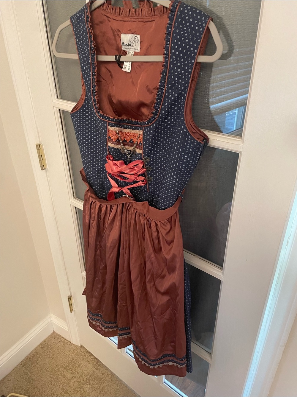 Women's Traditional Dirndl Oktoberfest ready! - Picture 2 of 6